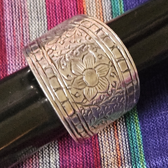 Amrita Singh Sterling Silver Floral Cigar Band Ring - Picture 2 of 9